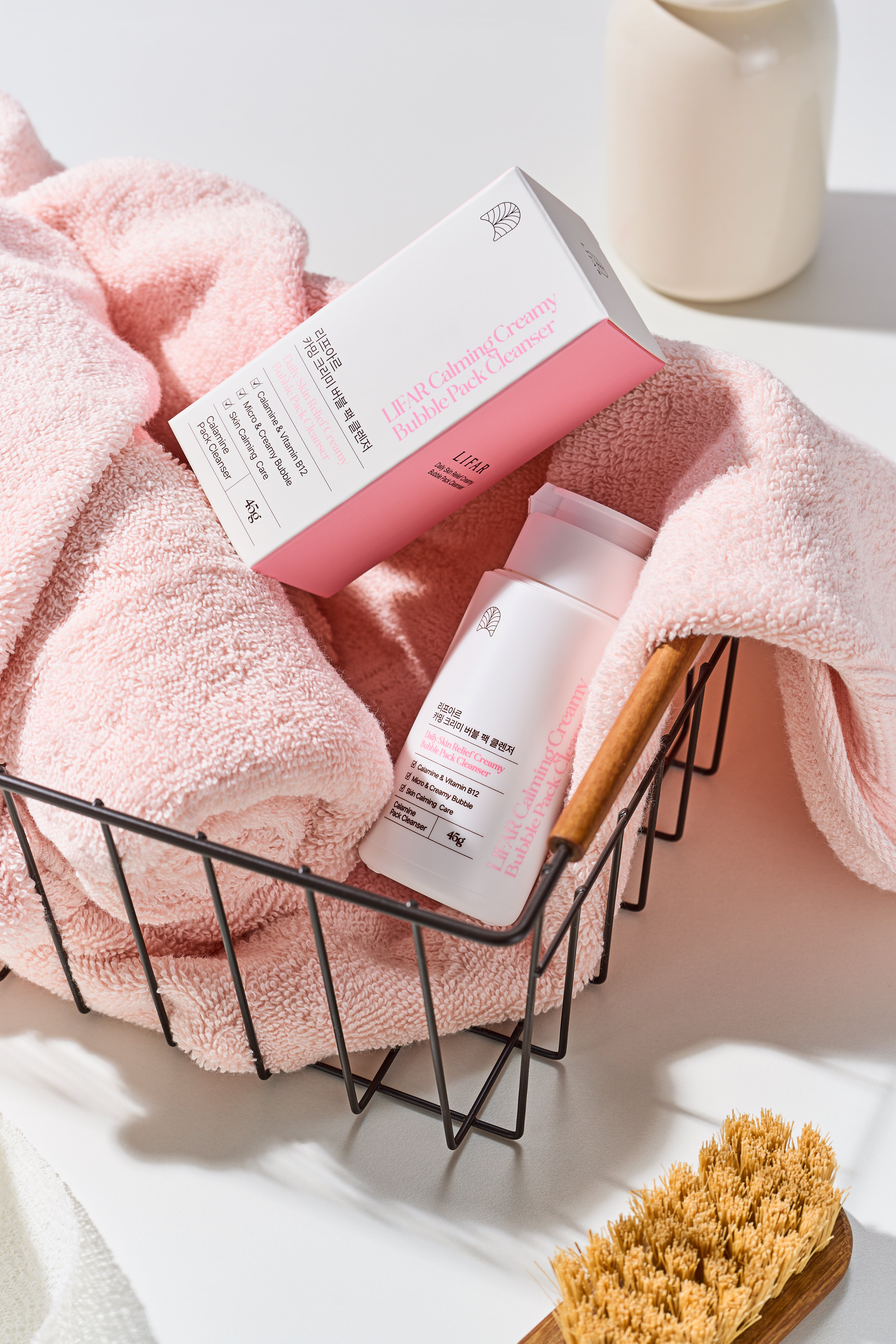 Madnice Calming Creamy Bubble Pack Cleanser by Lifar, Calamine & Vitamin B12 Soothing Face Wash, 45g